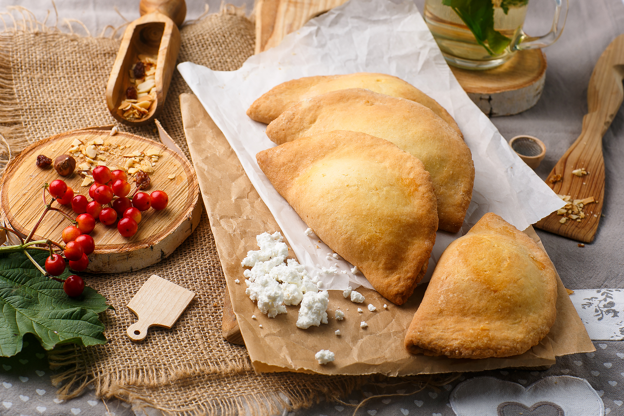 сочник с брусникой